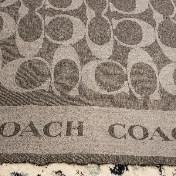 Coach Border Signature Shawl Black/Grey - Picture 4 of 11